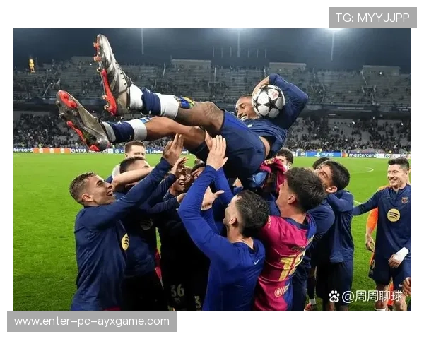 巴萨前场配合强度提升,拉菲尼亚动作节奏快速